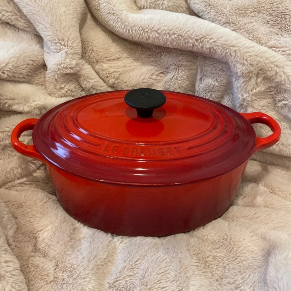 Le Creuset Oval Dutch Oven- New